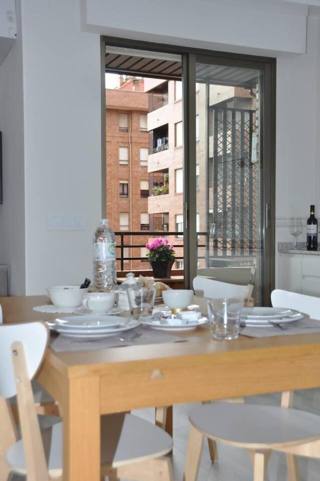 Apto La Estambrera I I Wifi Y Aire Acondicionado Logrono Bagian luar foto